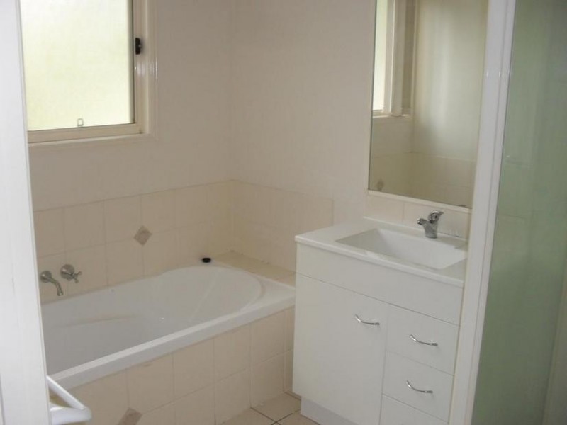 16 Nugent Street, Macleay Island QLD 4184