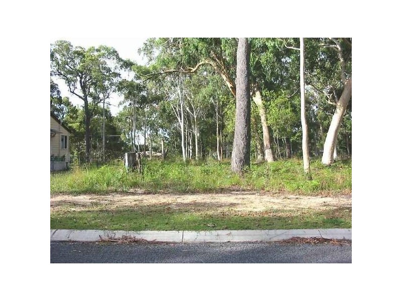 11 Baracoota STREET, Macleay Island QLD 4184