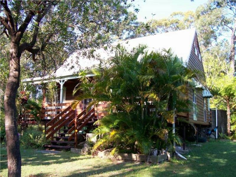 10 Coast Road, Macleay Island QLD 4184