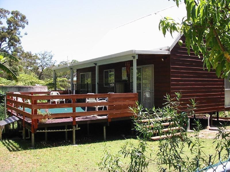10 Coast Road, Macleay Island QLD 4184