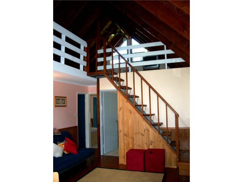 10 Coast Road, Macleay Island QLD 4184