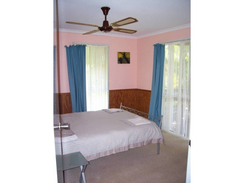 10 Coast Road, Macleay Island QLD 4184