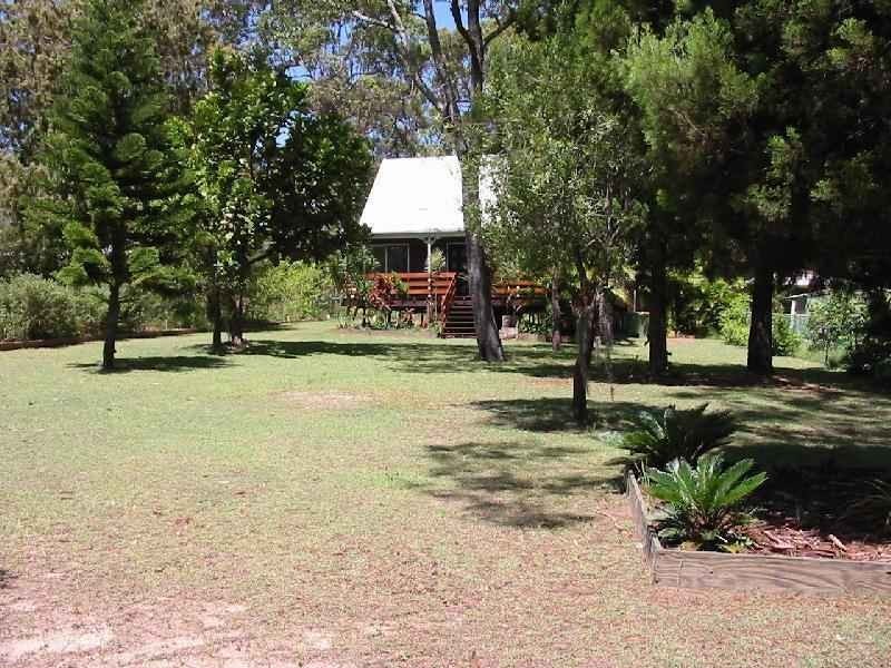10 Coast Road, Macleay Island QLD 4184