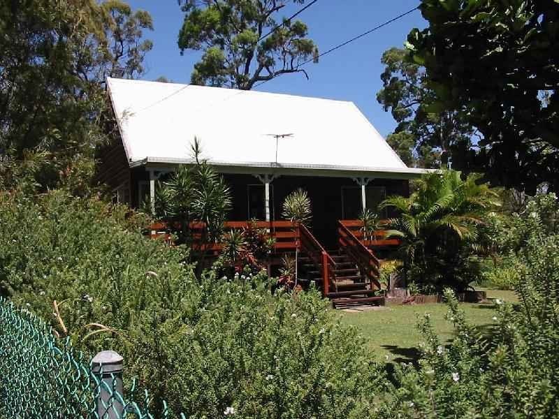 10 Coast Road, Macleay Island QLD 4184