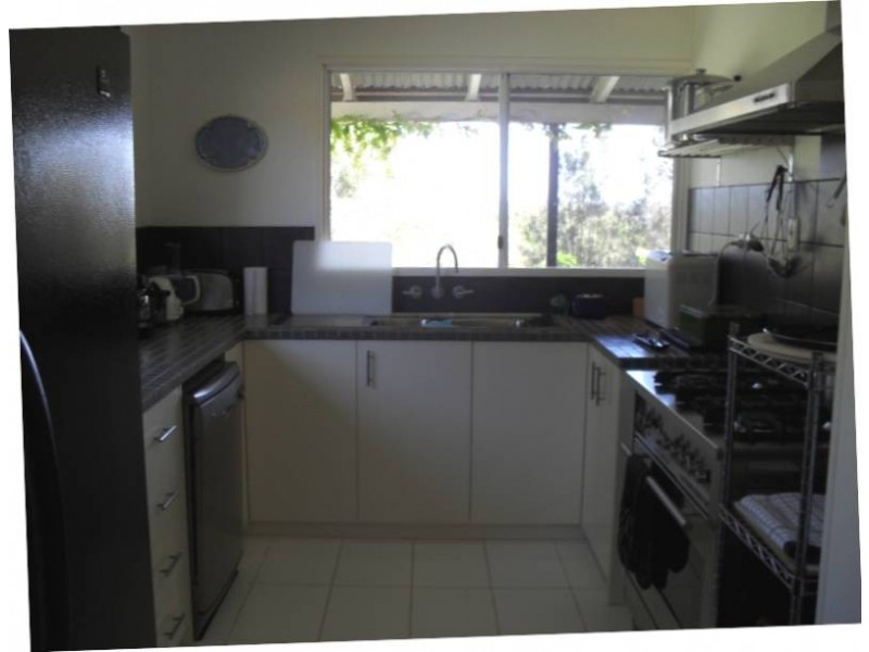 64 Charles TERRACE, Macleay Island QLD 4184