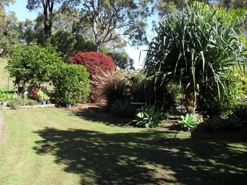 64 Charles TERRACE, Macleay Island QLD 4184