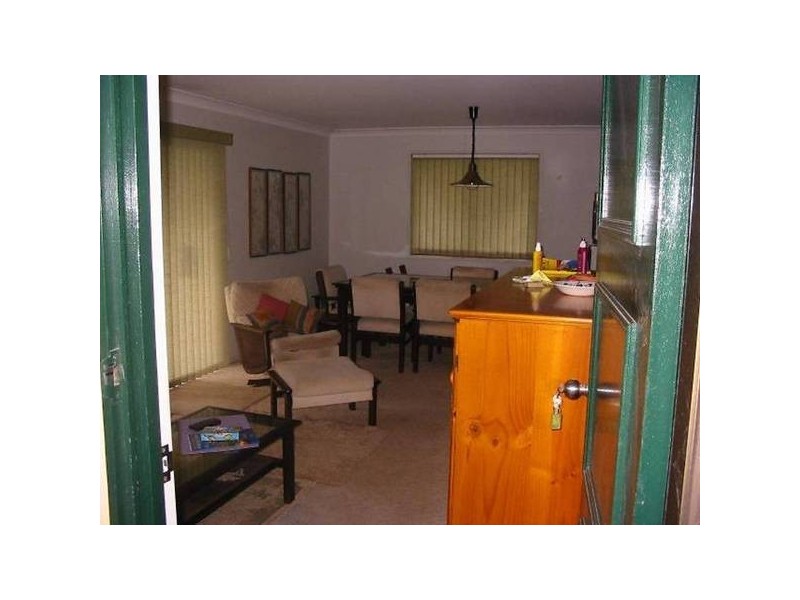 9 Paula PARADE, Lamb Island QLD 4184