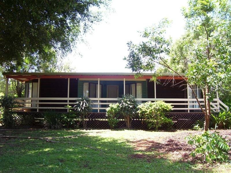 8 June Parade, Lamb Island QLD 4184