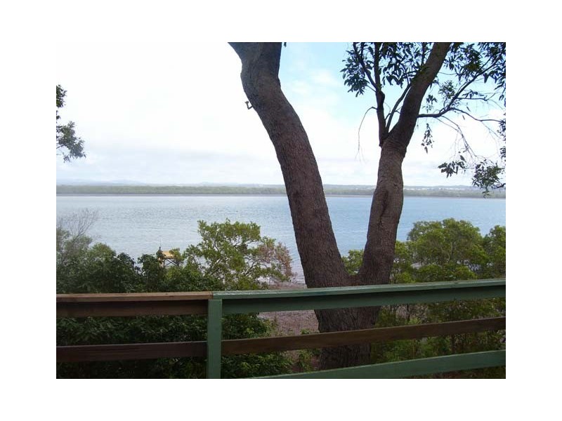 130 Western Road, Macleay Island QLD 4184