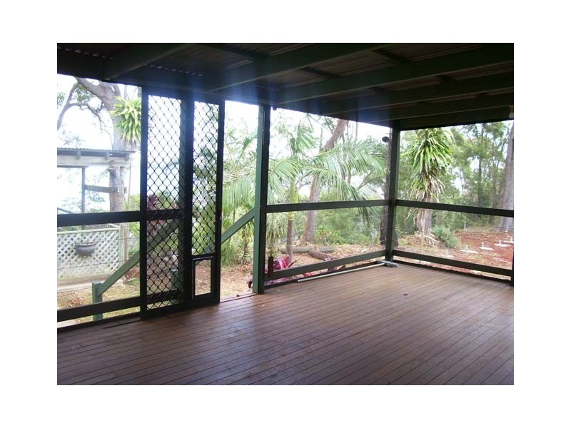130 Western Road, Macleay Island QLD 4184