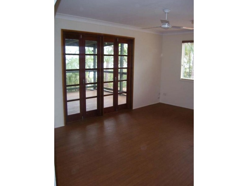 130 Western Road, Macleay Island QLD 4184