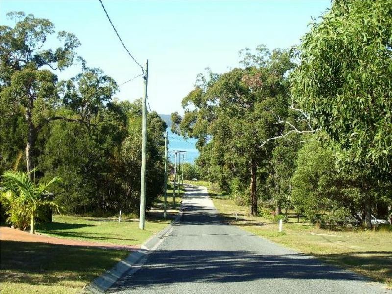 19 Baracoota Street, Macleay Island QLD 4184