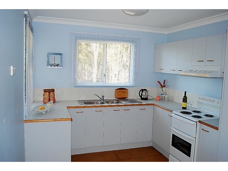 19 Baracoota Street, Macleay Island QLD 4184