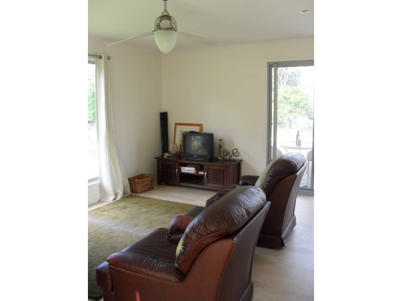 17 Cressy Street, Macleay Island QLD 4184