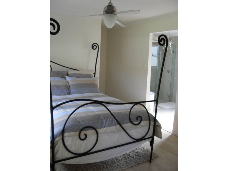 17 Cressy Street, Macleay Island QLD 4184