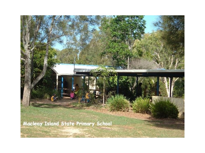 158 High Central Road, Macleay Island QLD 4184