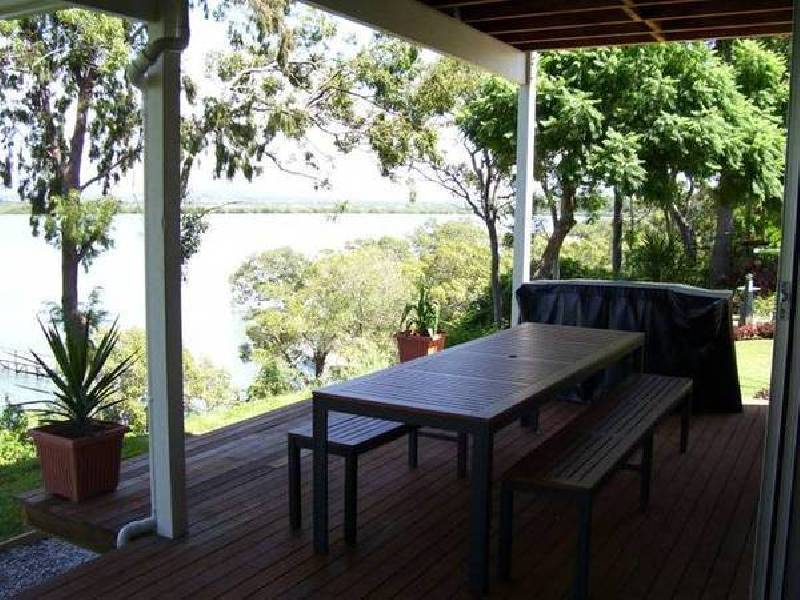 126 Western Road, Macleay Island QLD 4184