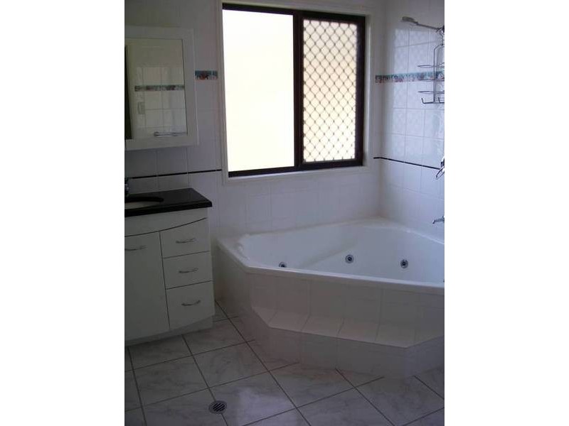 11 Cross, Macleay Island QLD 4184