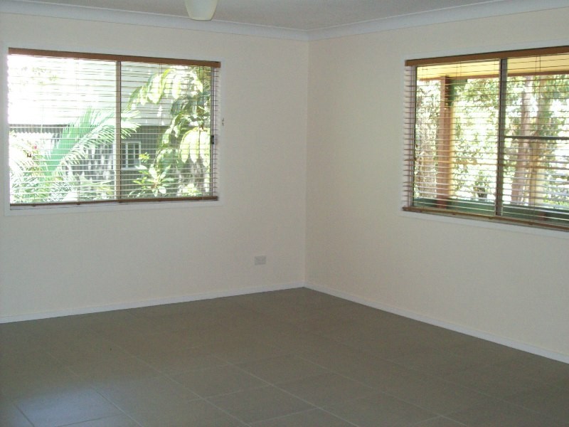 15 Kooberry, Macleay Island QLD 4184