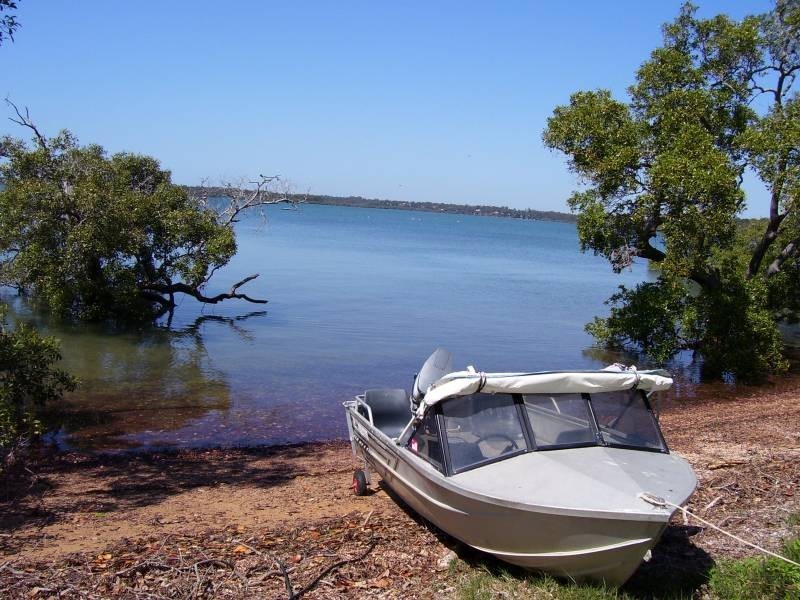 32 Coorong Street, Macleay Island QLD 4184