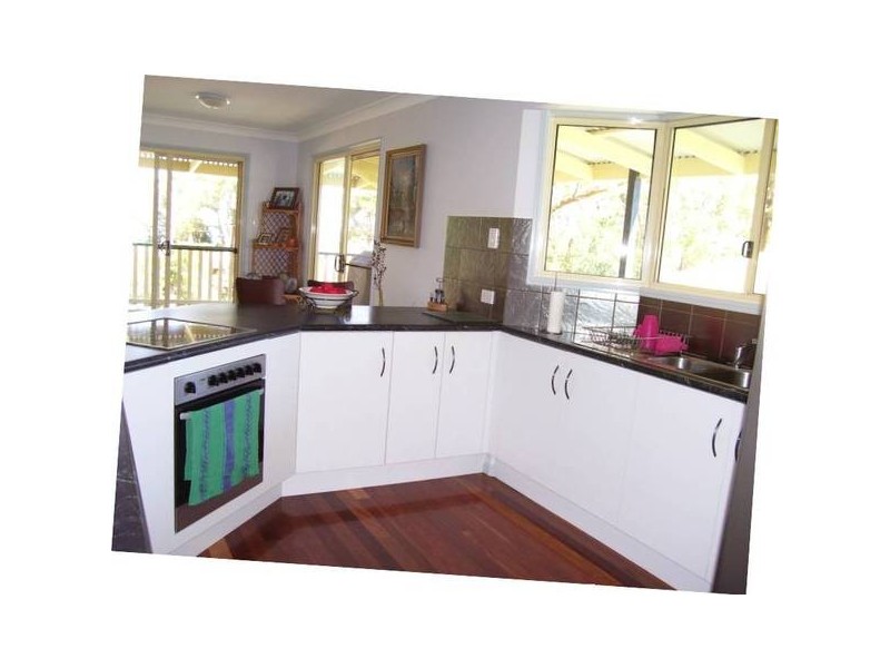 28 Coast Road, Macleay Island QLD 4184