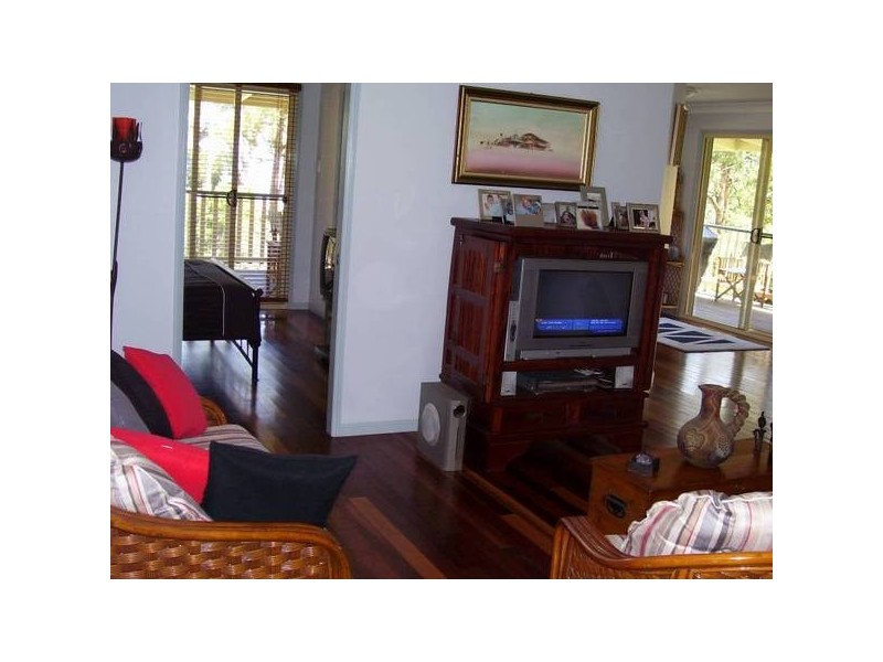 28 Coast Road, Macleay Island QLD 4184