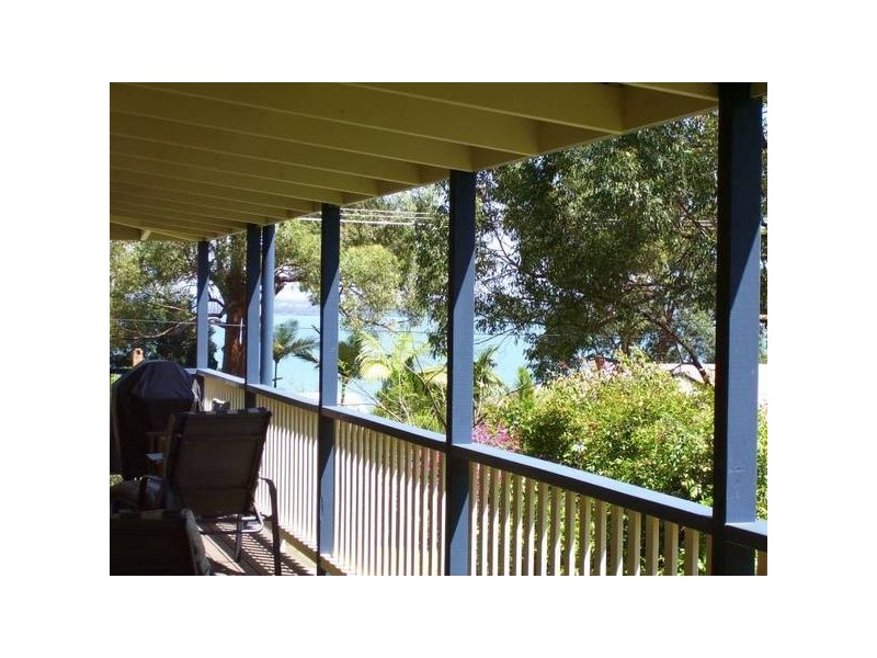28 Coast Road, Macleay Island QLD 4184