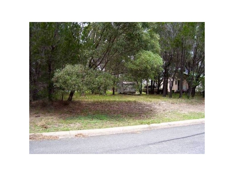 6 Oomool Street, Macleay Island QLD 4184