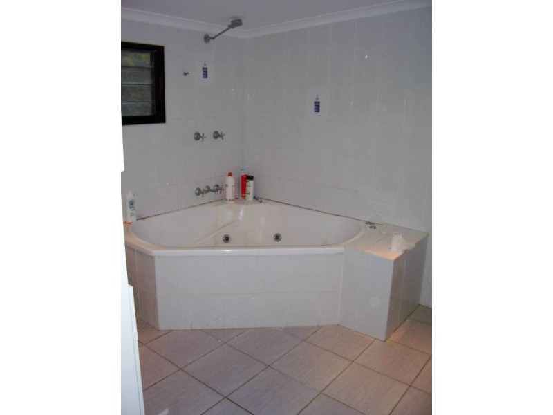 9 Dinjerra Street, Macleay Island QLD 4184