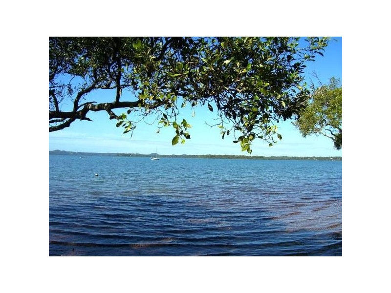 14 Coorong Street, Macleay Island QLD 4184