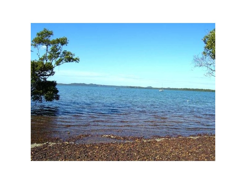 14 Coorong Street, Macleay Island QLD 4184