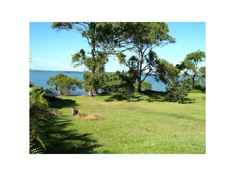 14 Coorong Street, Macleay Island QLD 4184