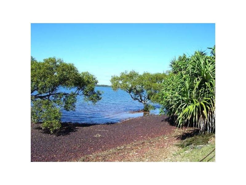 14 Coorong Street, Macleay Island QLD 4184