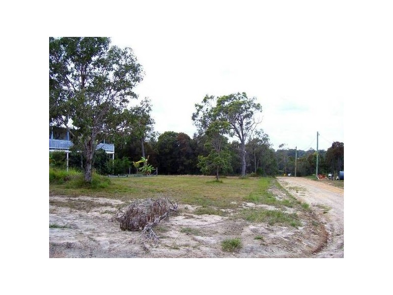 10 Camena Street, Macleay Island QLD 4184