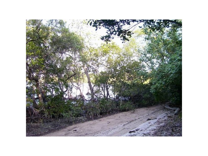 75 Beelong street, Macleay Island QLD 4184