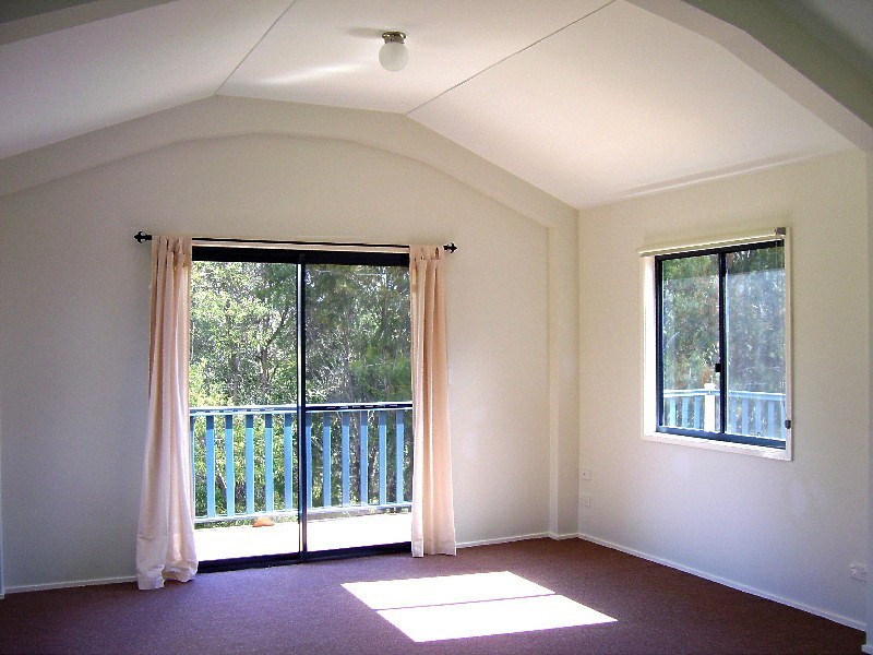 1 Waterside Drive, Macleay Island QLD 4184