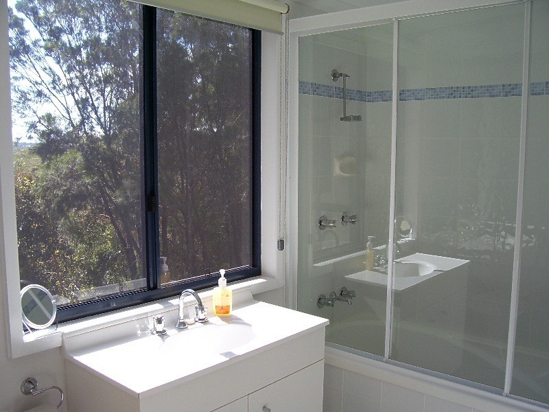 1 Waterside Drive, Macleay Island QLD 4184