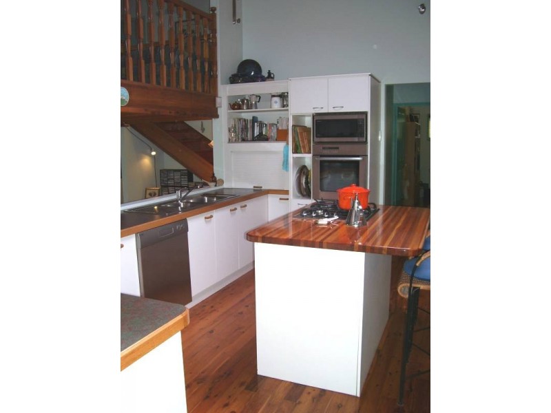27 Cliff Terrace, Macleay Island QLD 4184