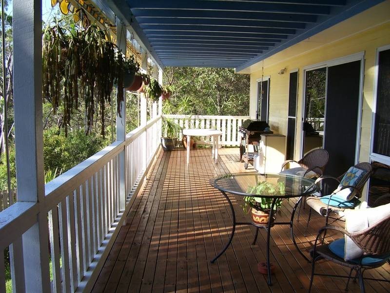 27 Cliff Terrace, Macleay Island QLD 4184