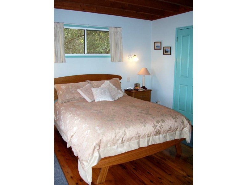 27 Cliff Terrace, Macleay Island QLD 4184