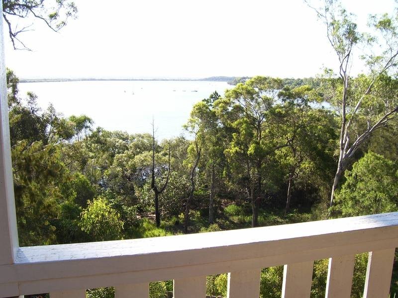 27 Cliff Terrace, Macleay Island QLD 4184