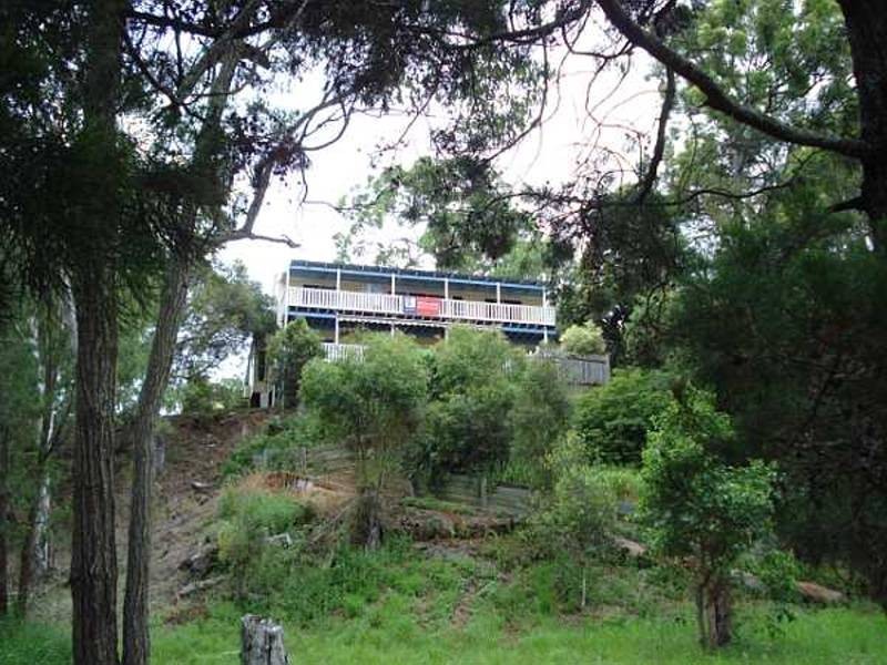 27 Cliff Terrace, Macleay Island QLD 4184