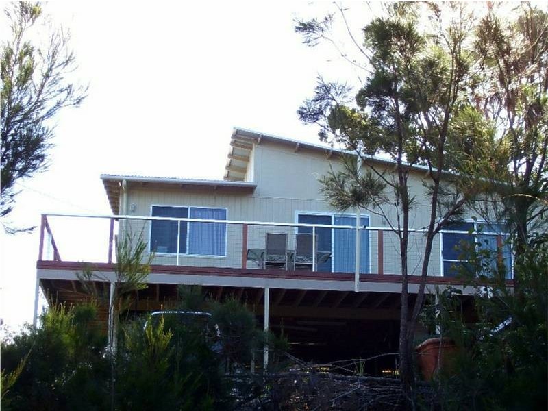 33 Scarborough Terrace, Macleay Island QLD 4184