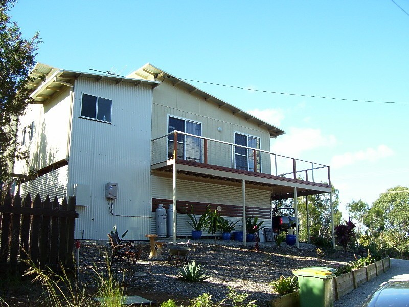 33 Scarborough Terrace, Macleay Island QLD 4184