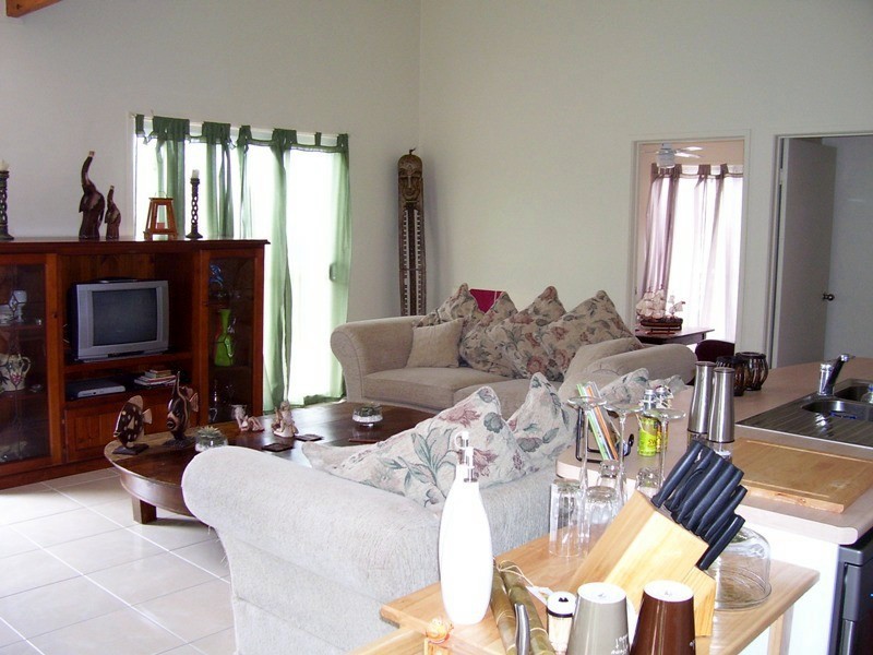 33 Scarborough Terrace, Macleay Island QLD 4184
