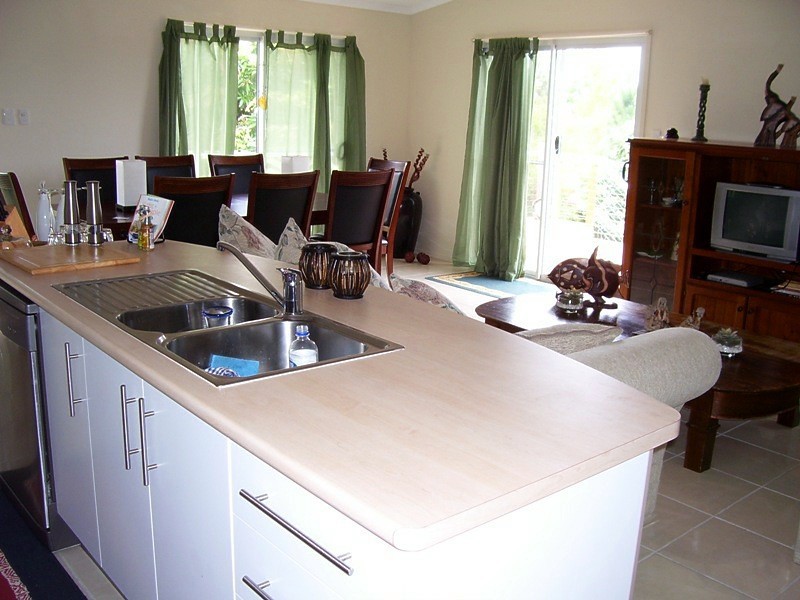 33 Scarborough Terrace, Macleay Island QLD 4184