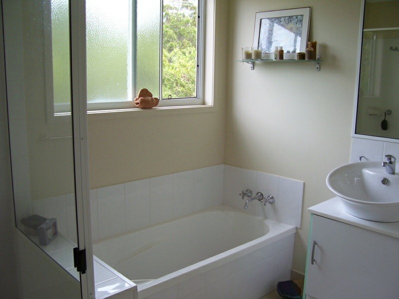 33 Scarborough Terrace, Macleay Island QLD 4184