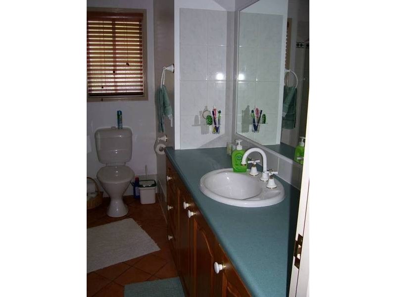 18 Eastbourne Terrace, Macleay Island QLD 4184