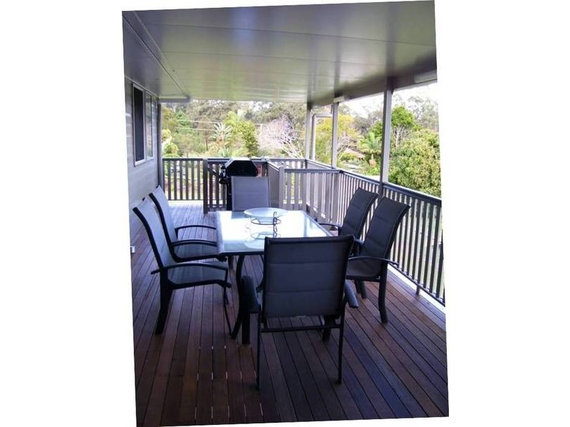 18 Eastbourne Terrace, Macleay Island QLD 4184