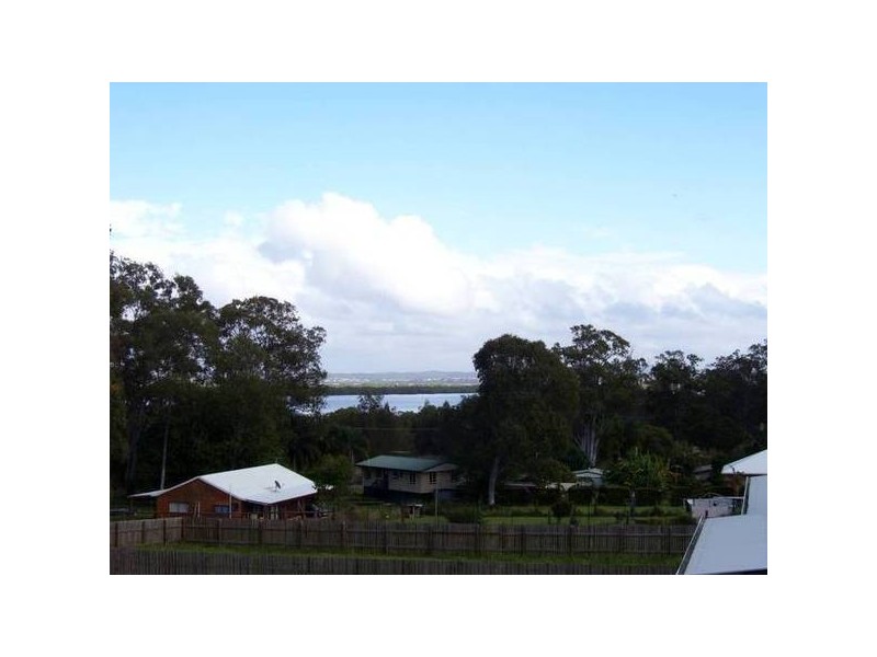 18 Eastbourne Terrace, Macleay Island QLD 4184